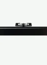 Chariot à flamber en chêne de Bourgogne teinté avec un plateau Dekton, un feu gaz intégré, une étagère inférieure et une poignée en acier inoxydable.