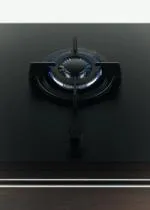 Chariot à flamber en chêne de Bourgogne teinté avec un plateau Dekton, un feu gaz intégré, une étagère inférieure et une poignée en acier inoxydable.