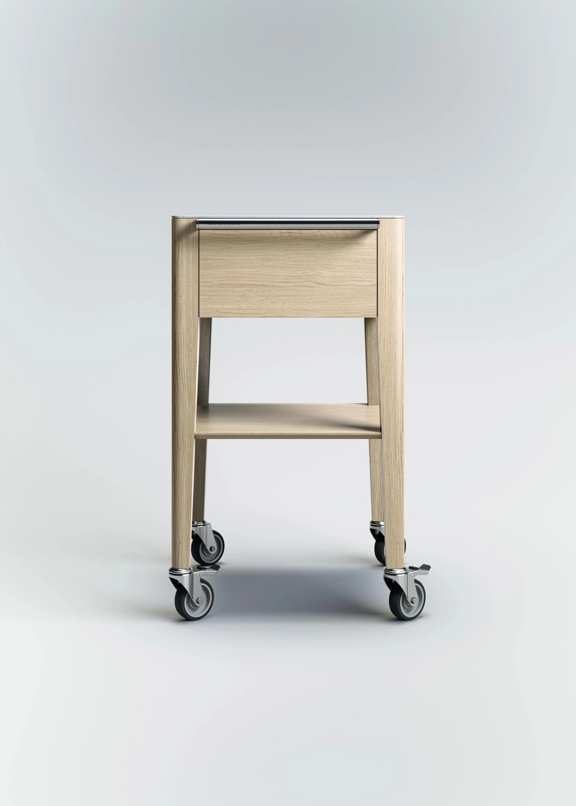 Chariot à champagne en chêne de Bourgogne avec une cuve en résine acrylique, un rack à verres, une étagère inférieure et une poignée en acier inoxydable, monté sur quatre roulettes.